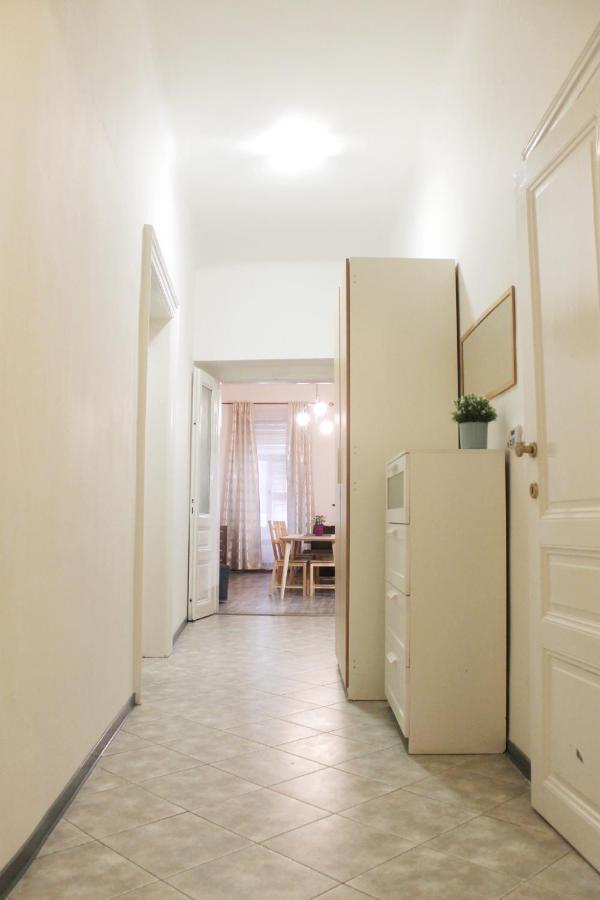 Modern Apartment Ve Smeckach 28 Prag Exteriör bild